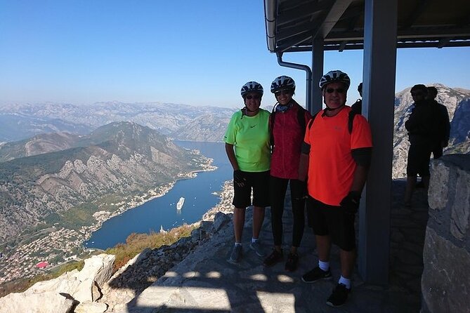 Bike tour - Panoramic downhill from Njeguši and Kotor serpentines - The coffee pause at Horizont Bar