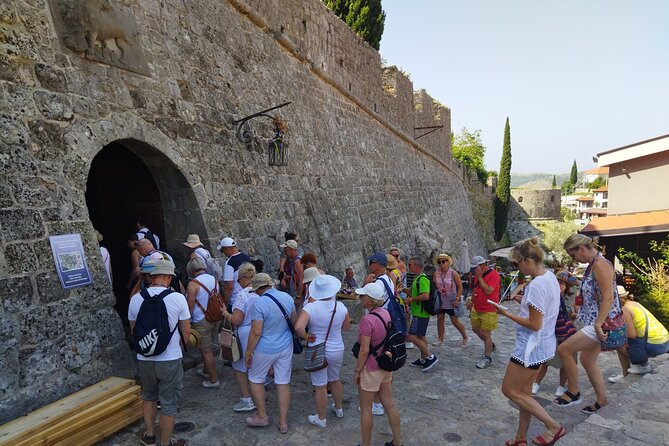 Discover the Old Town Bar - Walking through the fortress and its legends