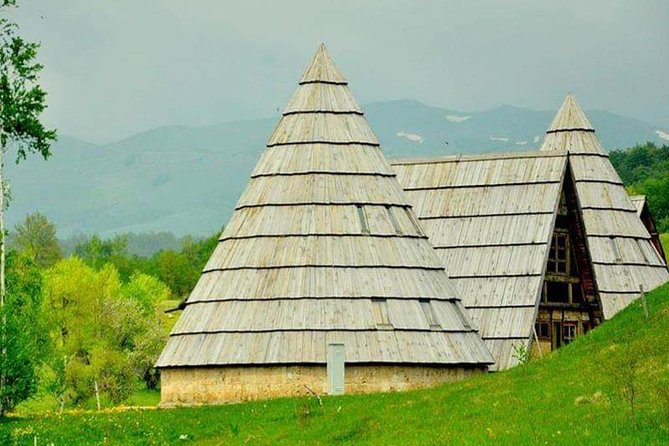 Durmitor National Park hiking tour - easy to moderate - The reward at Crvena Stijena, or Red Rock