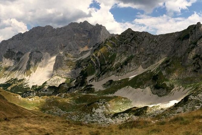 Durmitor Ring Tour - An hour at Crno Lake