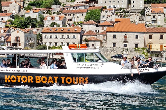 Group Perast & Lady of the Rock tour- 1h30min duration - The boat ride between the island and Perast
