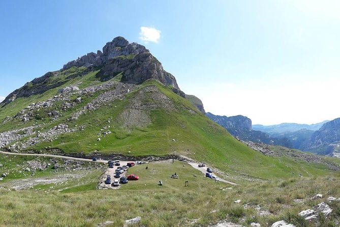 Jeep tour in National park Durmitor - Descending to Sušica Lake and its mountain lodge