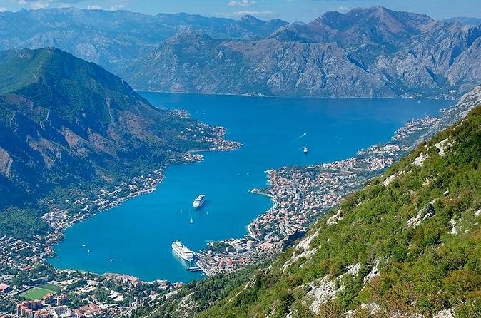 Jeep tour in National park Lovcen - The 10-kilometer Jeep track reaches Krstac