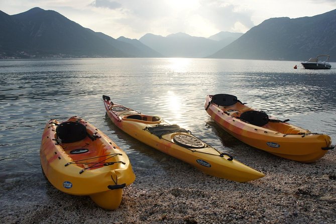 Kayak active tour - Swimming in the clear bay water