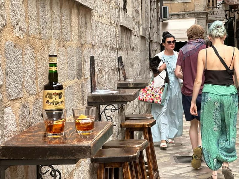 Kotor: 3H Food Tour - Mussels, buzara sauce, and a glass of white wine