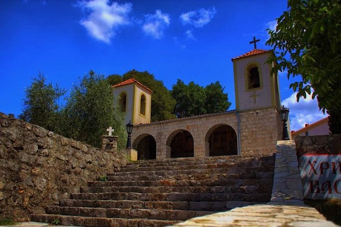 Montenegro Monastery Tour: Ostrog - Zdrebaonik - Dajbabe - Dajbabe: a church inside the rock