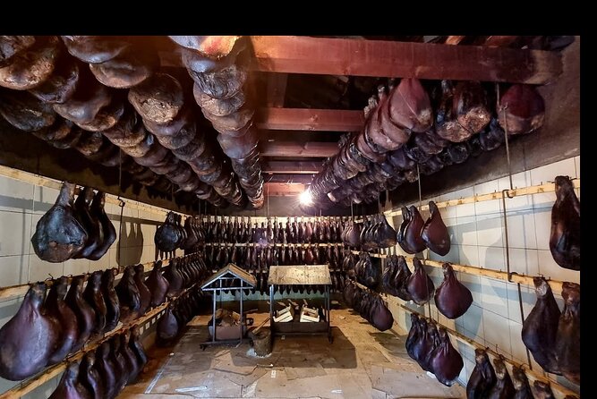 Private tour: Homemade food and wine tasting at my family home - The Guides Shape the Experience