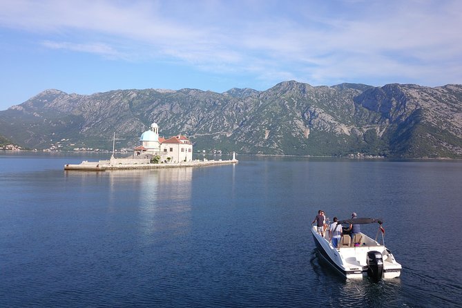 Private tour with speed boat - Perast and Lady of the rock - Why this short boat ride works so well
