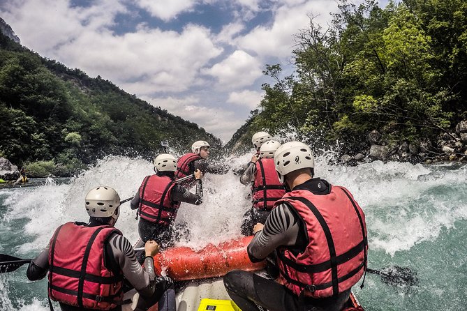 Rafting Adrenalin 7km - Getting fitted with rafting equipment