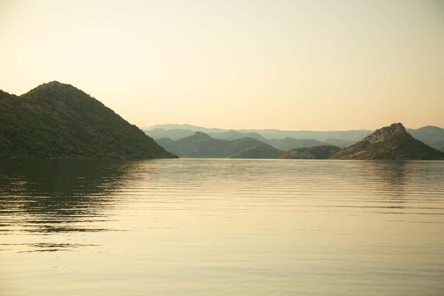 Skadar Lake: Individual Kayaking, hidden canals and swimming - White lilies and the quiet canals