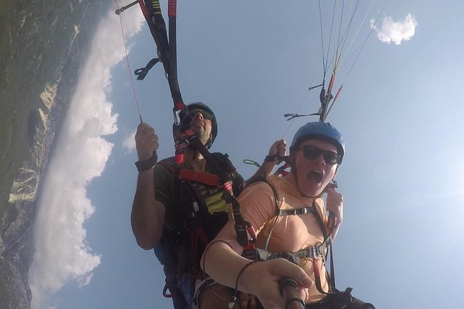 Tandem paragliding in Budva /All-inclusive - The flight itself: 15 to 20 minutes in the air
