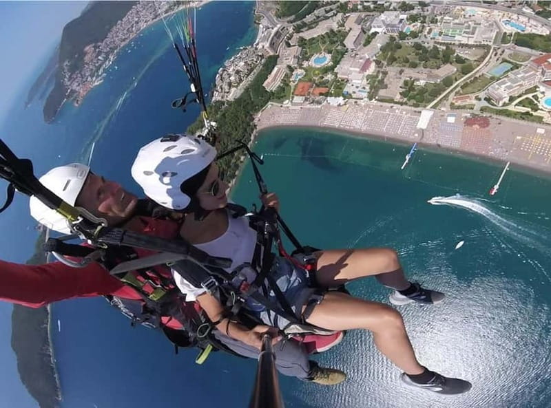 Tandem Paragliding in Budva with Expert Pilots/All-inclusive - The safety briefing and first run