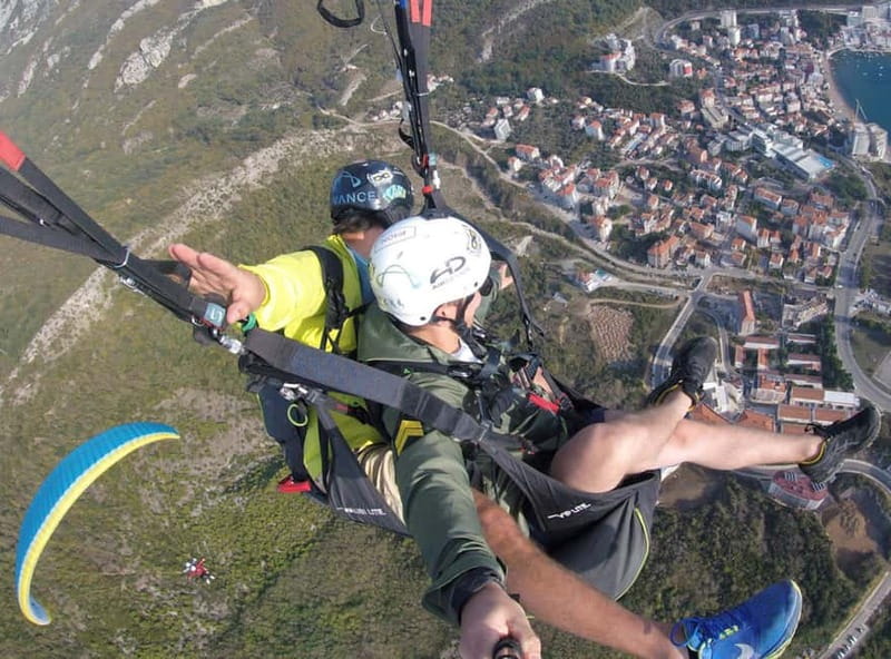Tandem Paragliding in Budva with Expert Pilots/All-inclusive - Optional acrobatics above the water