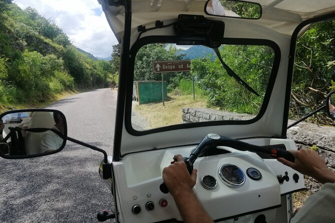 Tuk Tuk Montenegro: Magnificent Boka Bay - Tre Sorelle Palace and the first local story